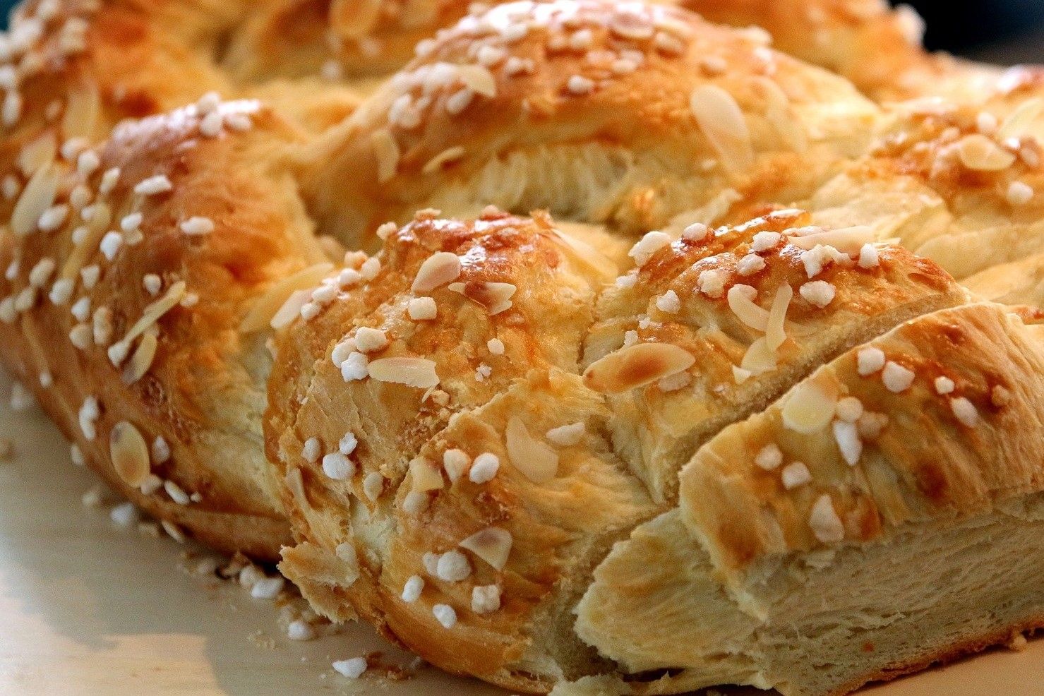 Sweet yeast plait from the Dutch oven | Skandika