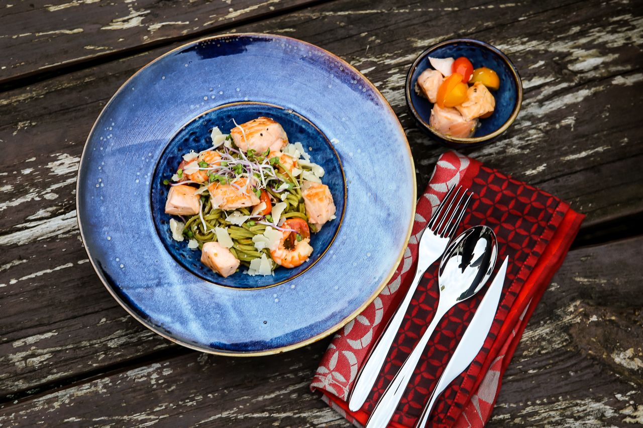 Dutch oven garlic pasta with parmesan and pine nuts | Skandika