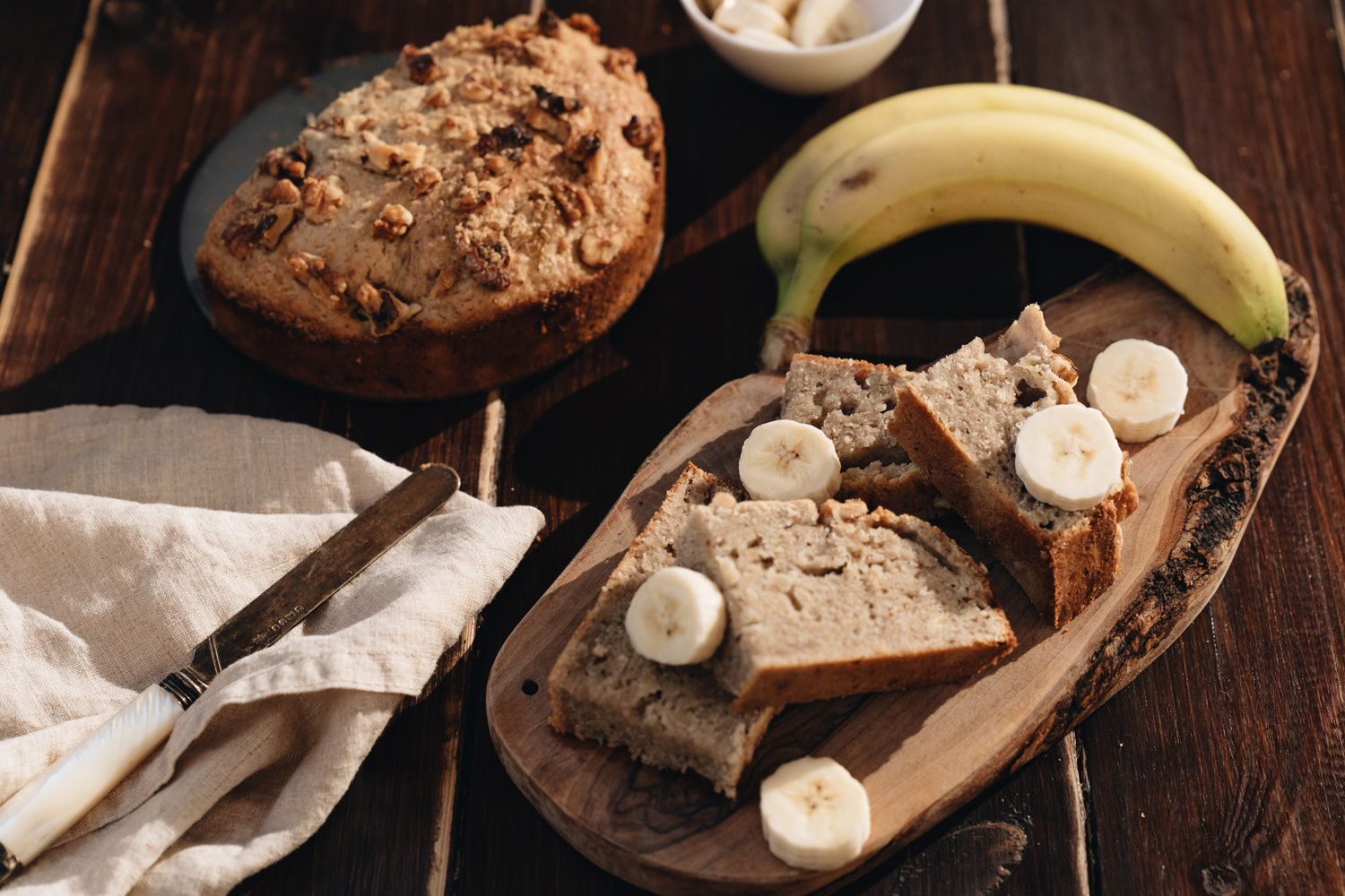 Vegan banana bread in a Dutch oven with nuts | Skandika